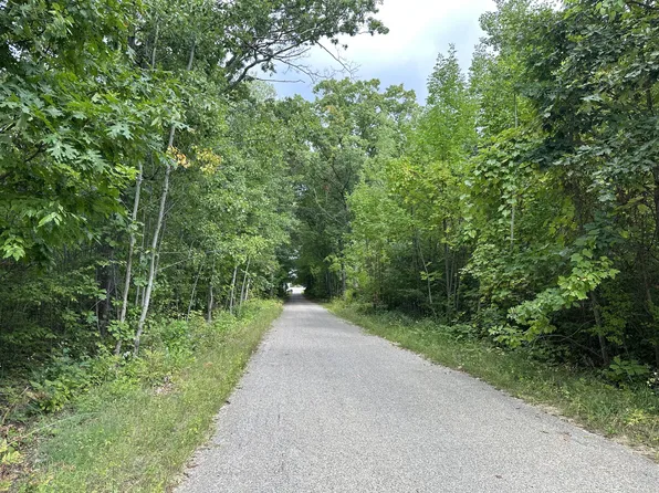 Knollside Rd, Houghton Lake, MI 48629