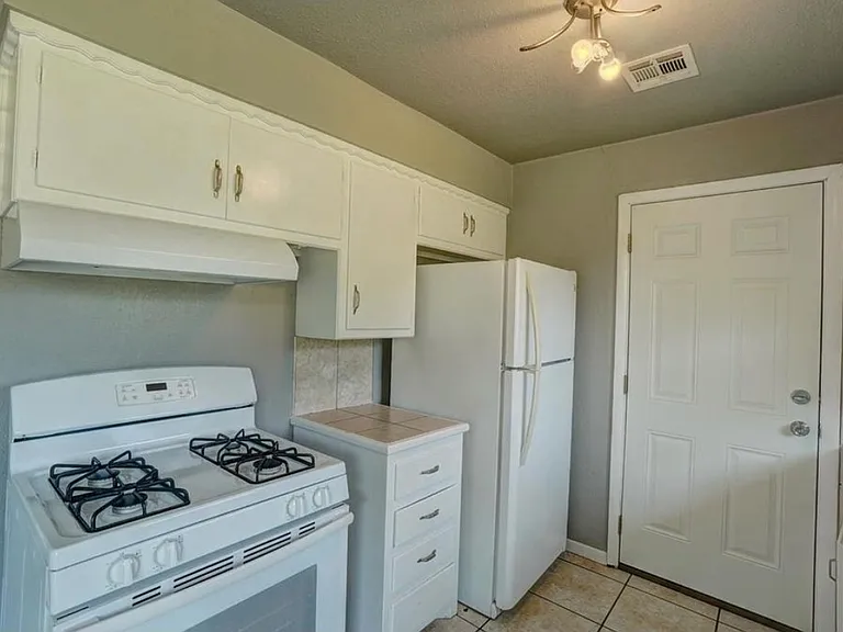 5325 NW Euclid Ave — Photo 12