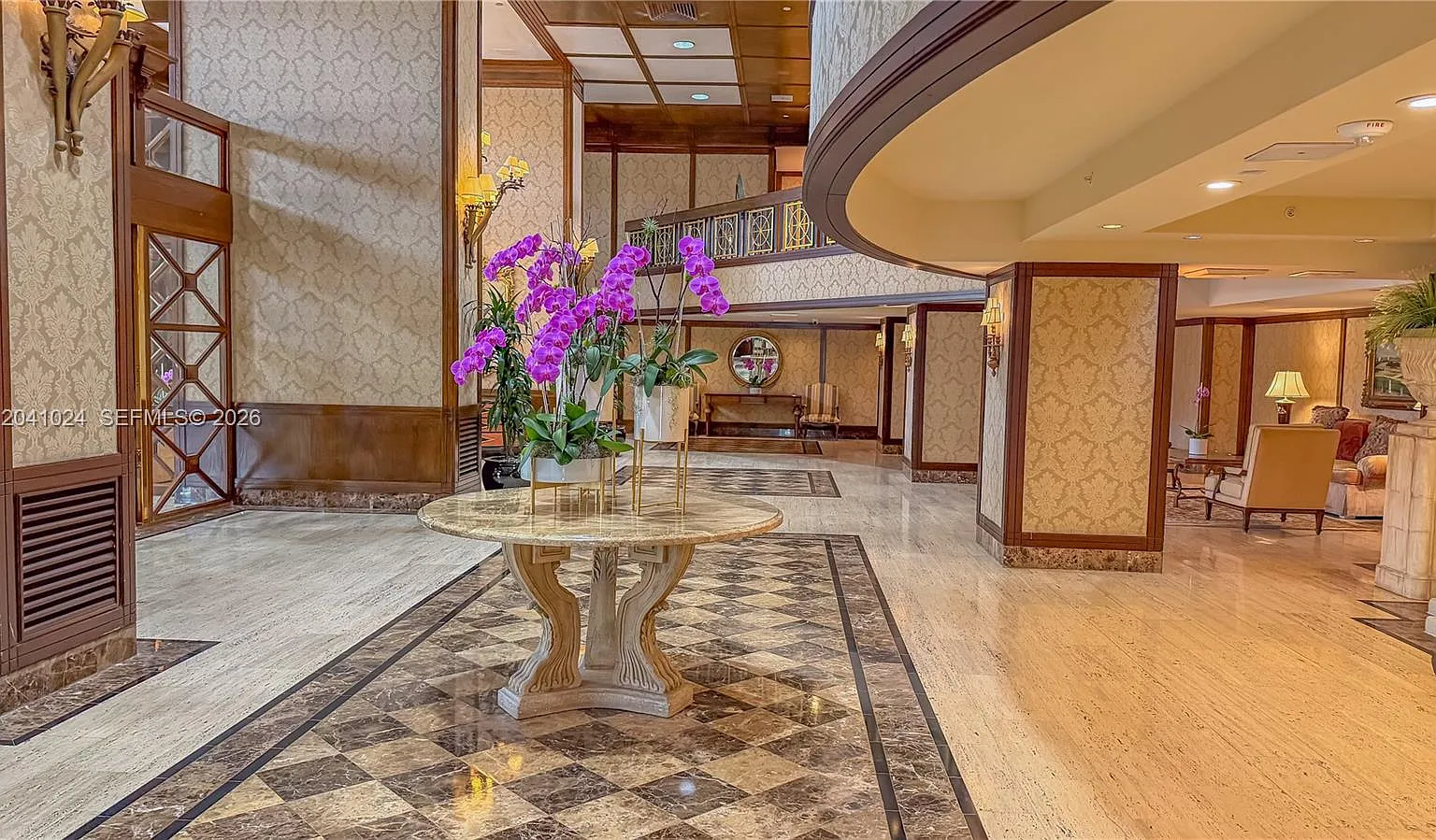 Balmoral Condo — Photo 4