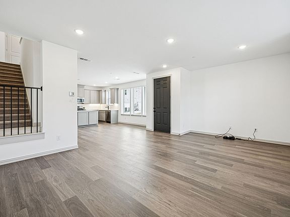 4th image of 721 4th St