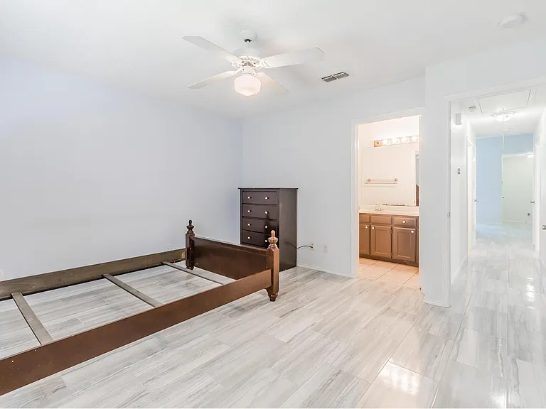 2709 Brittany Dr — Photo 9