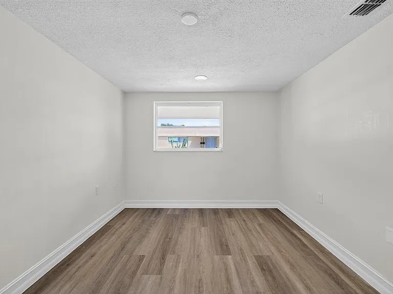 5409 Oceanic Rd — Photo 12