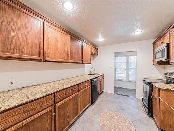4th image of 3164 Ray Dr