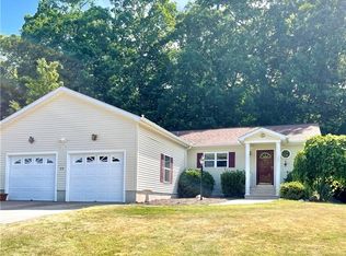 22 Hillcrest Dr, Uncasville, CT 06382