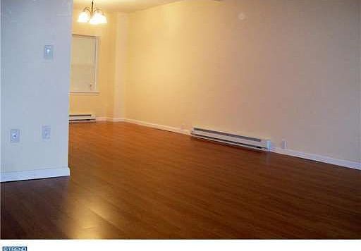 3rd image of 5308 W Oxford St