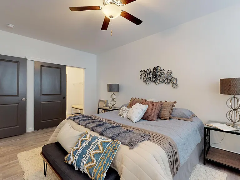 1001 Russell Blvd — Photo 10
