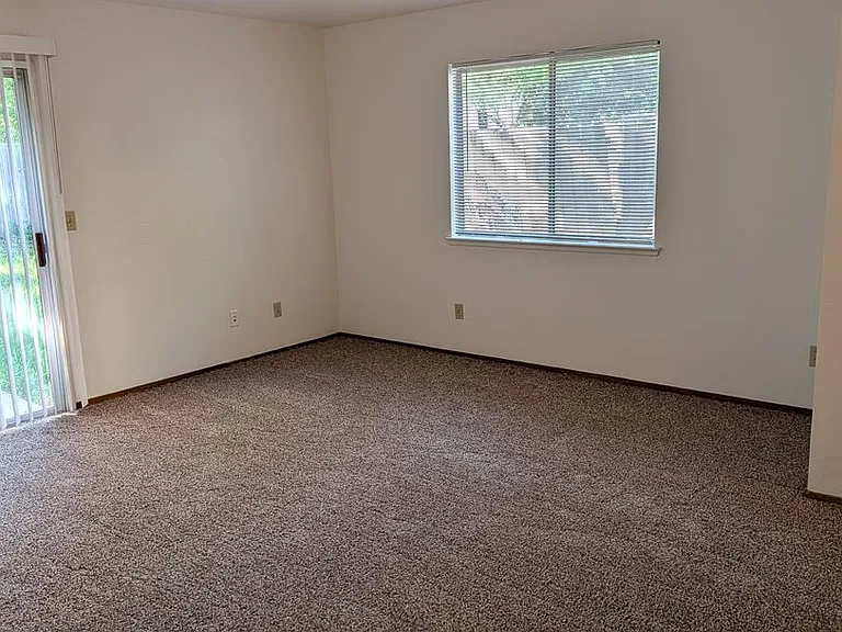 2333 Ferry St — Photo 20