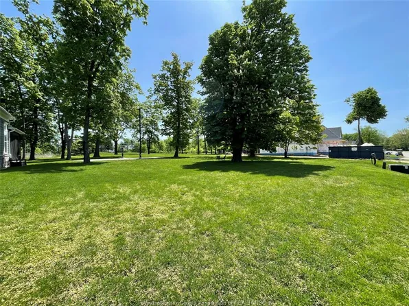 329 Crystal Bay Dr, Amherstburg, ON N9V 4A7