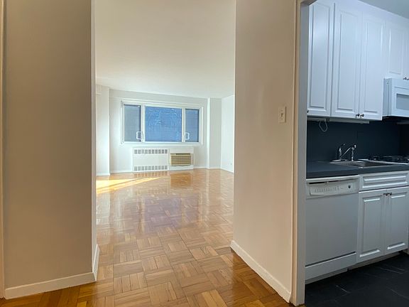 4th image of 345 W 58th St APT 7B