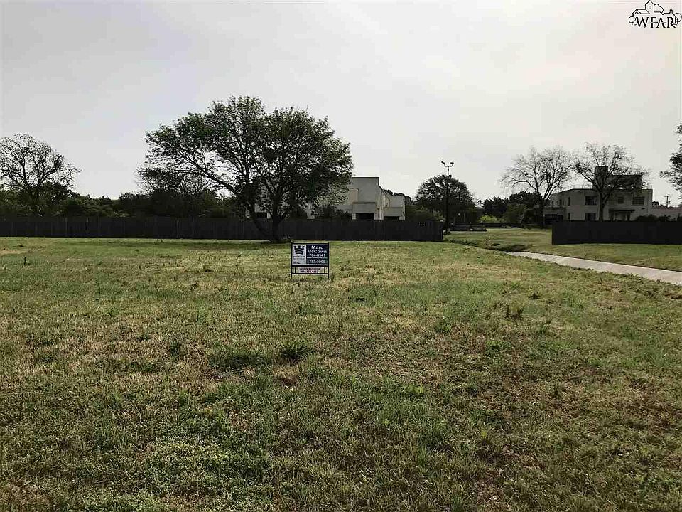 2nd image of 4025 Lake Park Dr