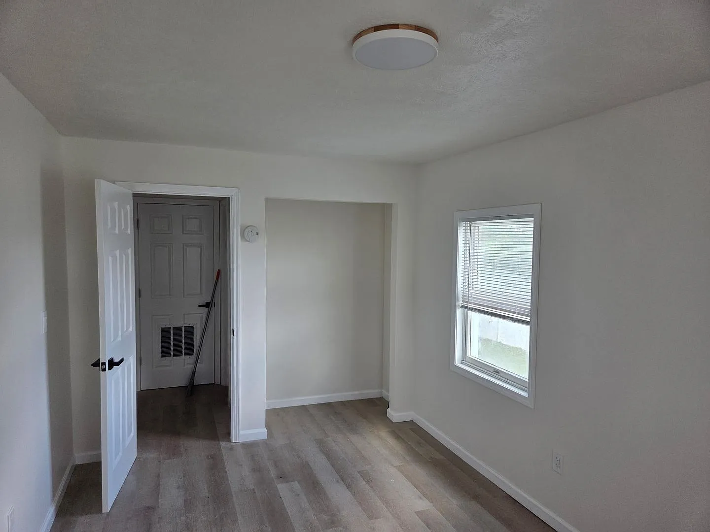 108 Ball St — Photo 3