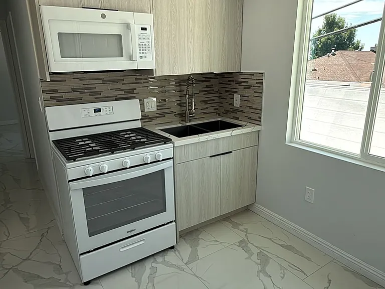 515 N Mariposa Ave #3/4 — Photo 1