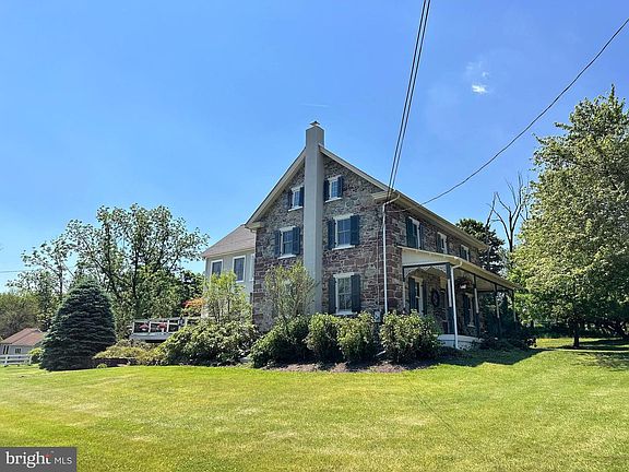 2nd image of 2382 Bergey Rd