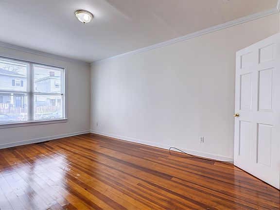 3rd image of 209 E 13th St