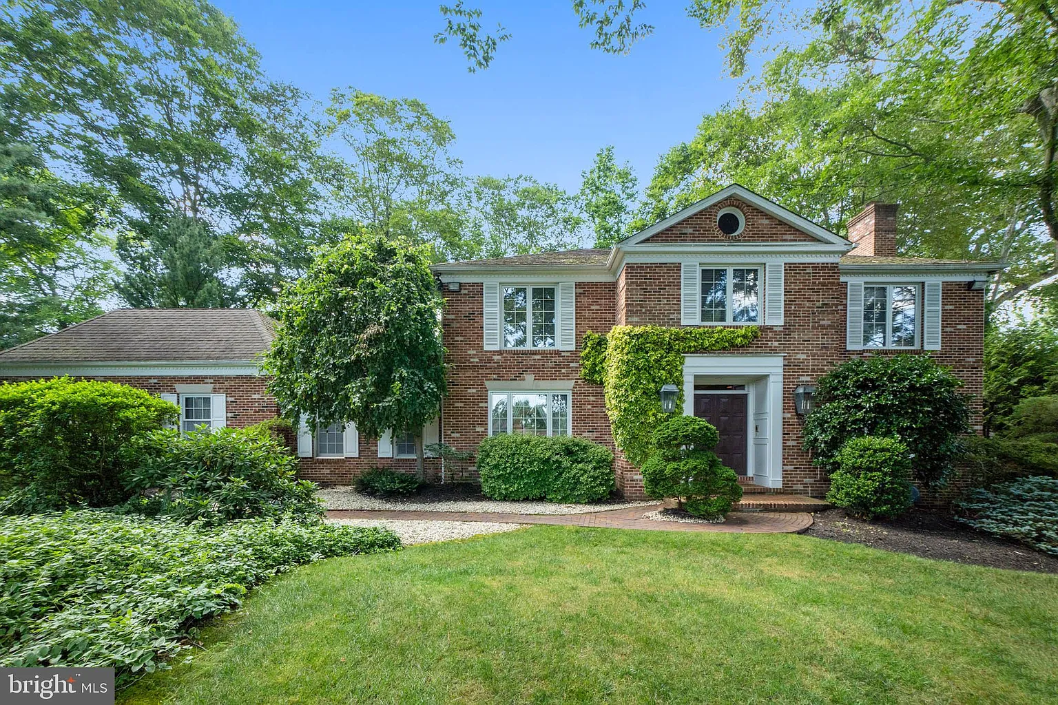 638 Robinson Ln photo 1