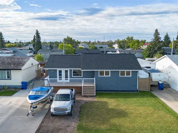 5707 N 46th Ave, Stettler, AB T4K 1J2