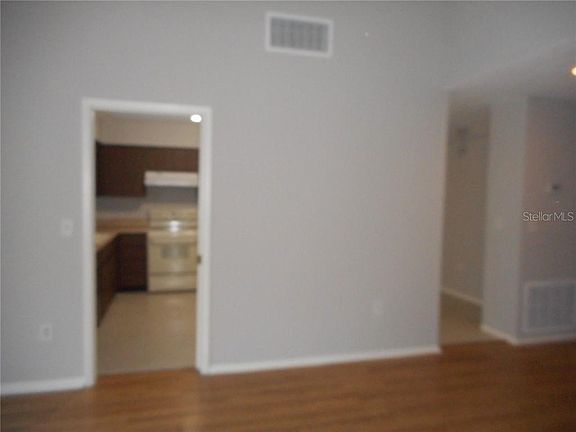 5th image of 1572 Glen Ct
