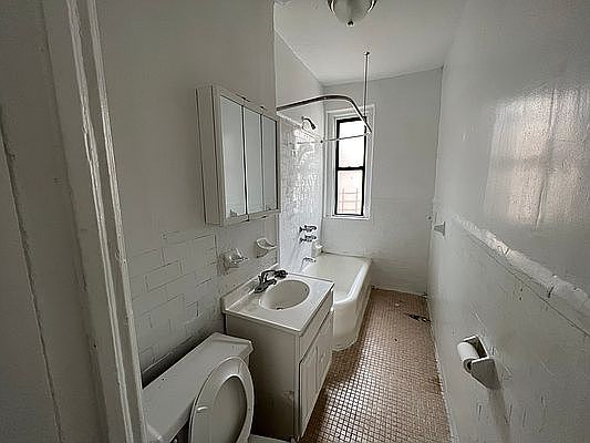 5th image of 2705 Morris Ave APT 3B