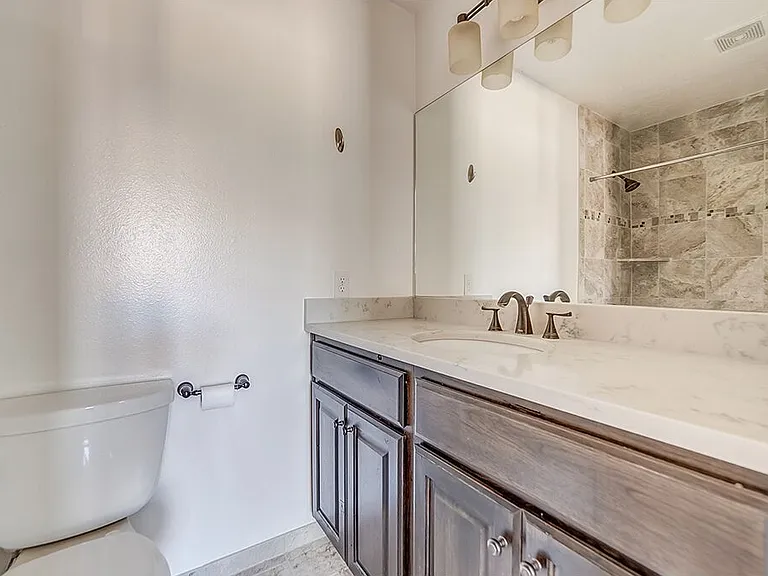 695 N 100 E #2 — Photo 11