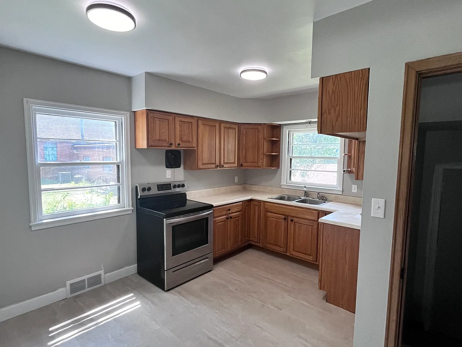 4 bed, 1584 sqft, $1,800 — Photo 2