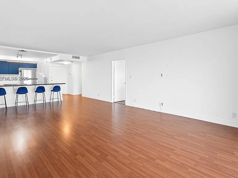 2500 Parkview Dr #1503 — Photo 7