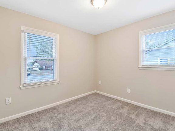 3rd image of 823 Dedmon Dr