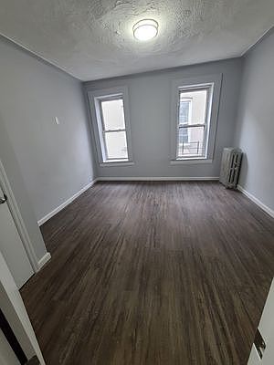 2nd image of 1010 Longfellow Ave APT 2R