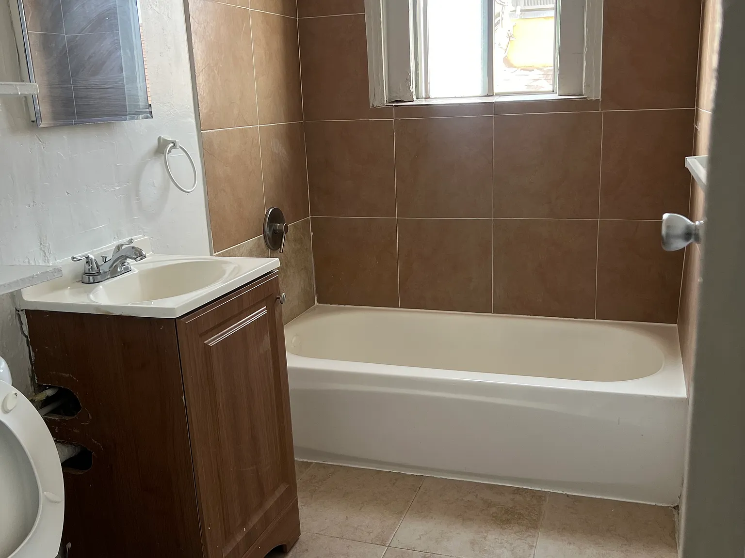 225 E Garfield Ave — Photo 2