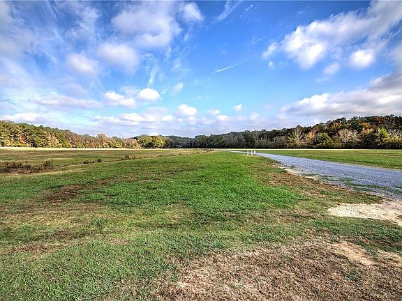 3rd image of 1195 Grady Rd