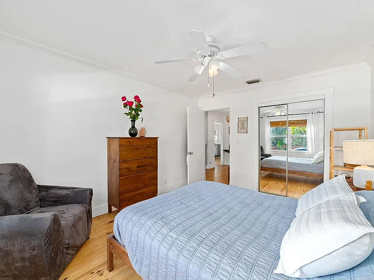 221 S M St — Photo 11
