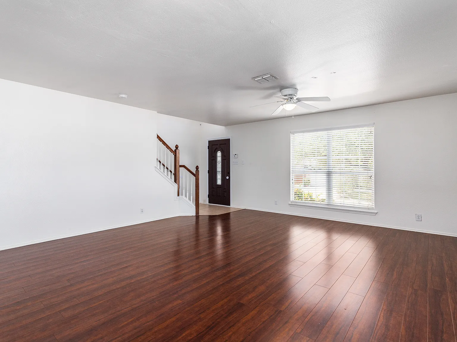3 bed, 2.5 bath, 2514 sqft, $2,100 — Photo 4