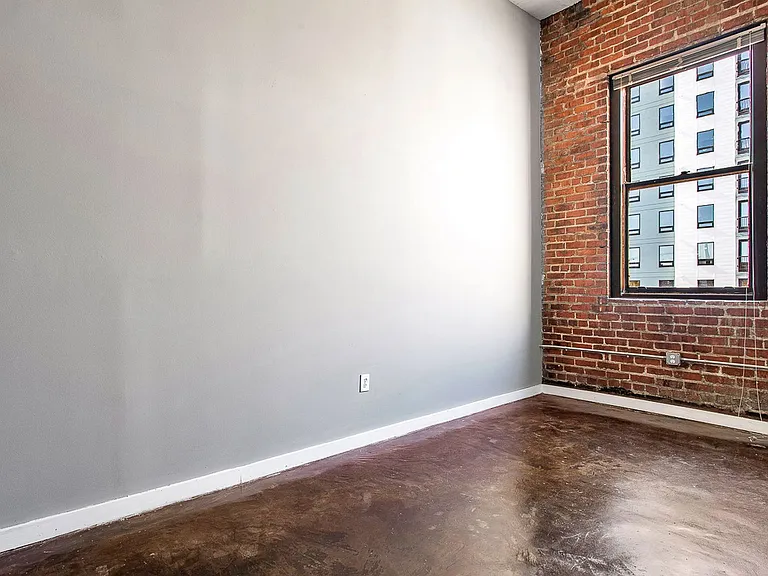 1510 W Broad St — Photo 8