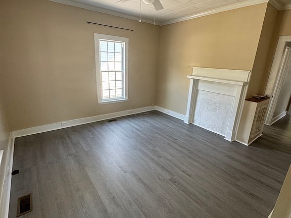 4th image of 415 E Woodall St