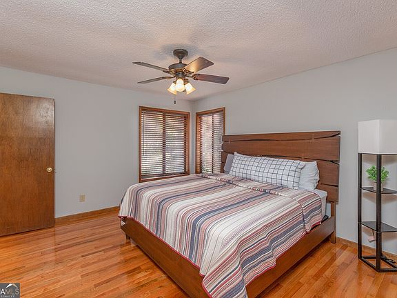 4th image of 3915 Stone Creek Cir
