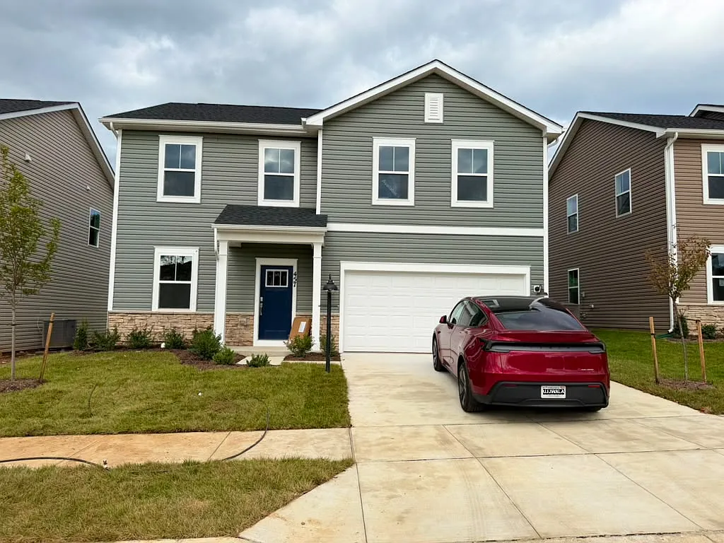 5 bed, 2238 sqft, $2,950 — Photo 4
