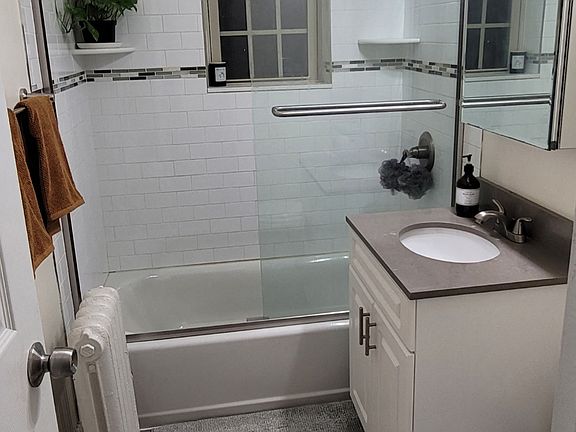 4th image of 64 Park Ave #D01