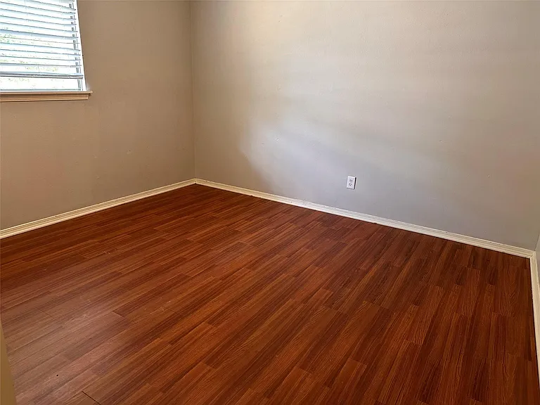 3323 Brookdale Dr — Photo 10