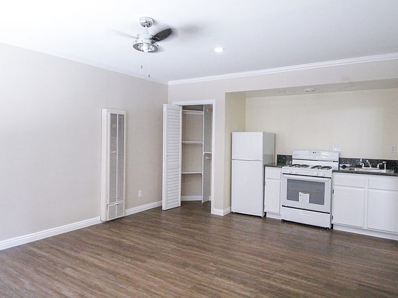 3rd image of 18315 Malden St APT 2