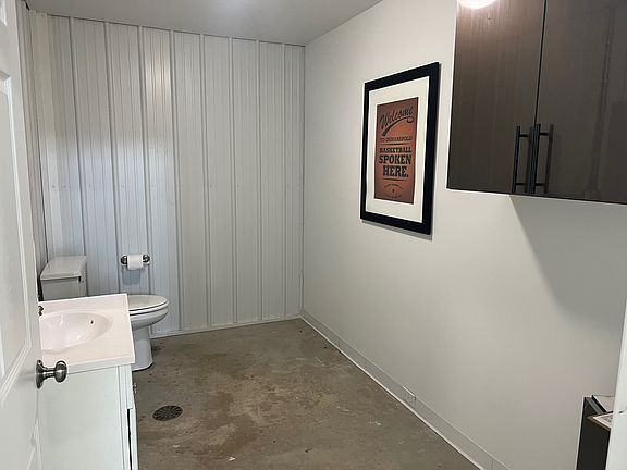 3rd image of 4501 Airport Dr Unit 301