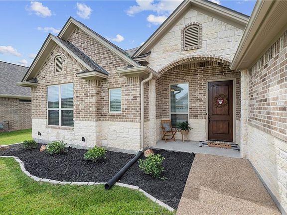 3rd image of 2148 Chestnut Oak Cir