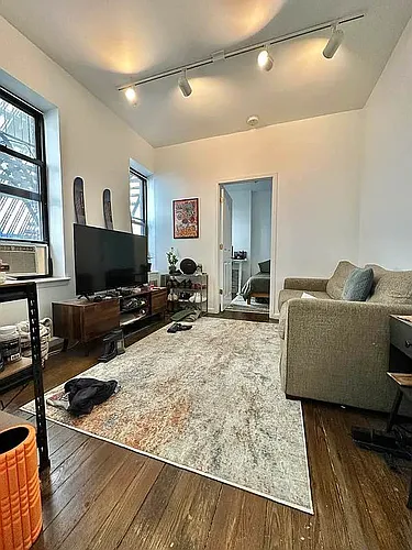 318 E 78th St #13 Photo 1 318 E 78th St #13 Photo 1