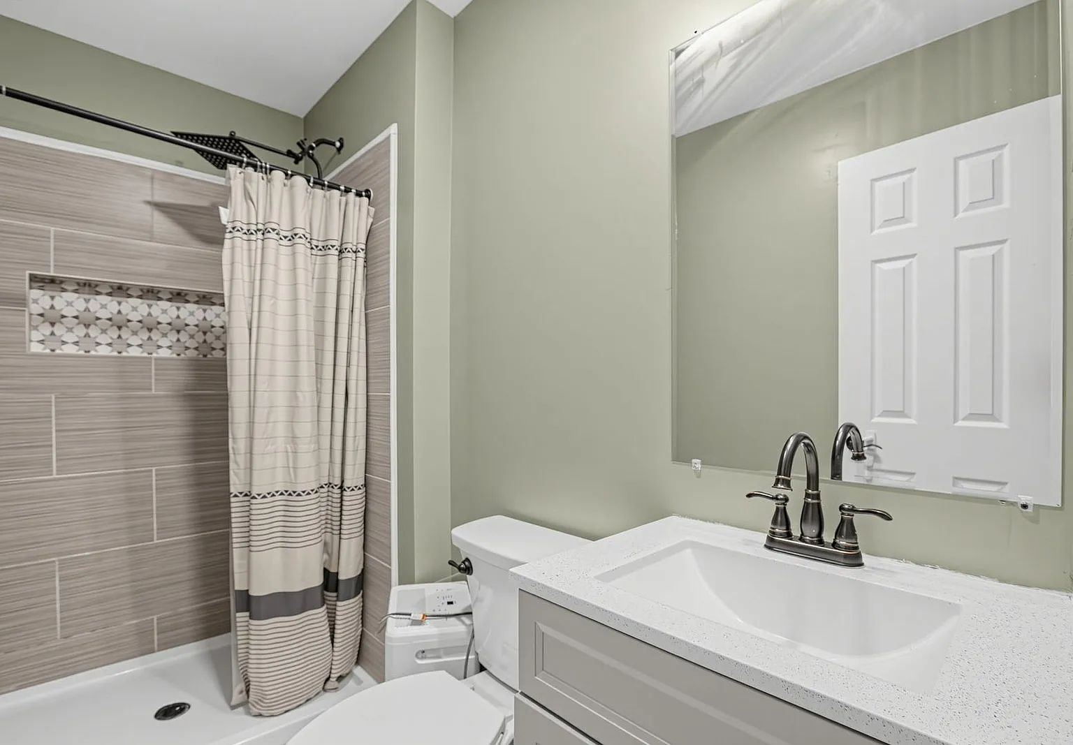 3 bed, 2.0 bath, 1222 sqft, $2,600 — Photo 3