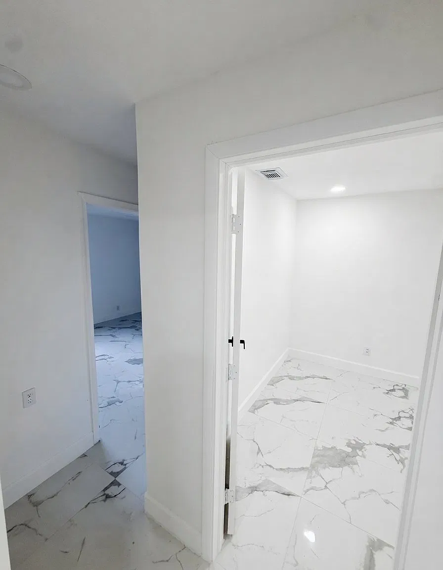 Updated 2BR/1BA Apartment in Hollywood - Near Downtown & Beach — Photo 3