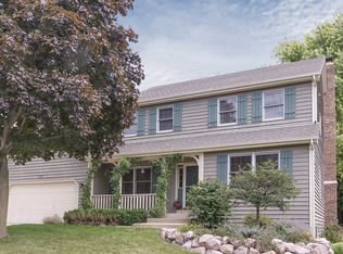 165 Hillhurst Dr, Cary, IL 60013