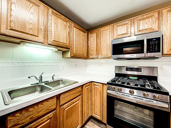 3rd image of 4020 W 105th St APT 3E