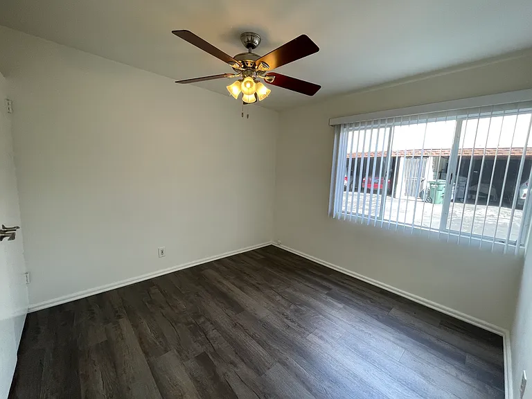 305 California Blvd — Photo 7