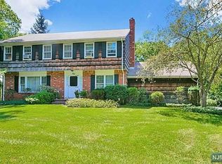 4 Tulip Ct, Park Ridge, NJ 07656