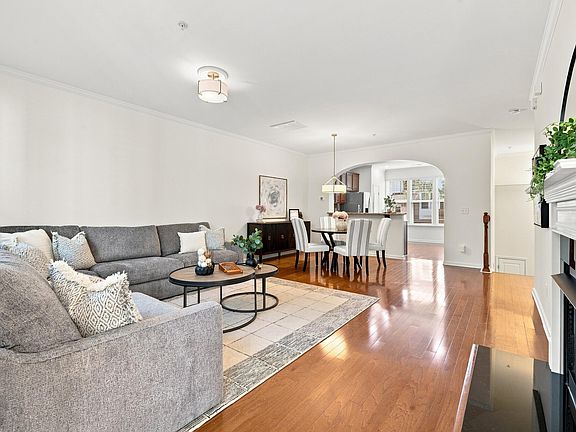4th image of 5918 Longeria Ct
