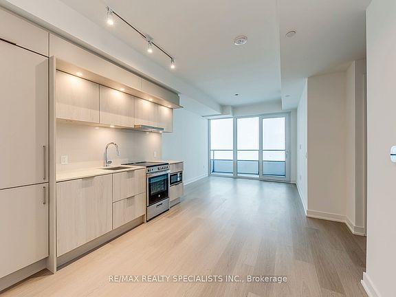 4th image of 448 Burnhamthorpe Rd W #3910