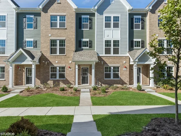 137 Yorktown Ct, Libertyville, IL 60048